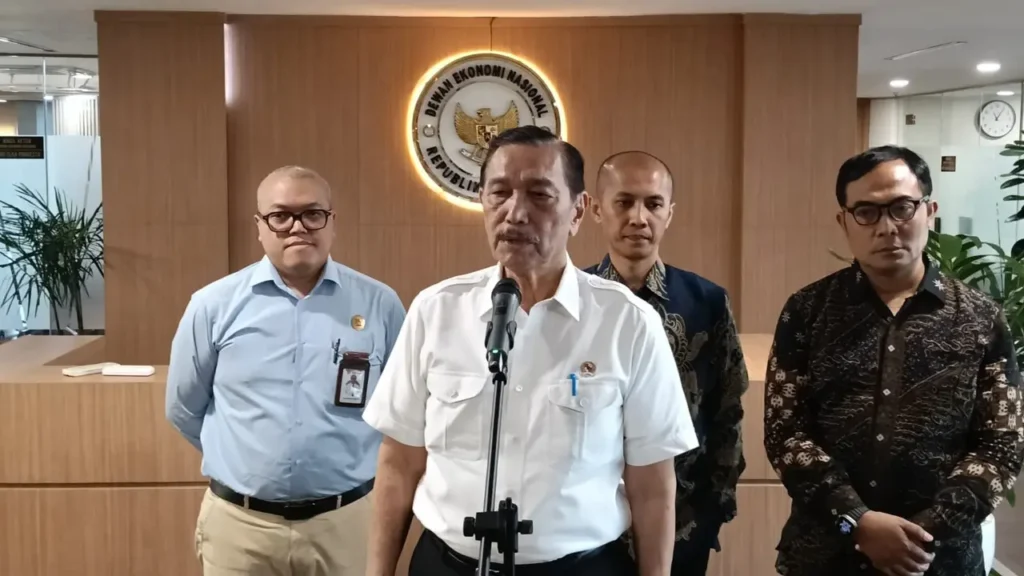 043469300_1781675790-Ketua_Komite_Percepatan_Transformasi_Digital_Pemerintah__KPTDP___Luhut_Binsar_Pandjaitan-17_Juni_2026f thumbnail