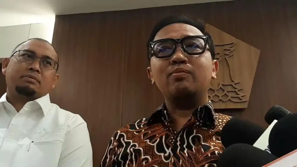 Sekretaris-Fraksi-Partai-Gerindra-DPR-RI-Bambang-Haryadi-dan-Andre-Rosiade thumbnail